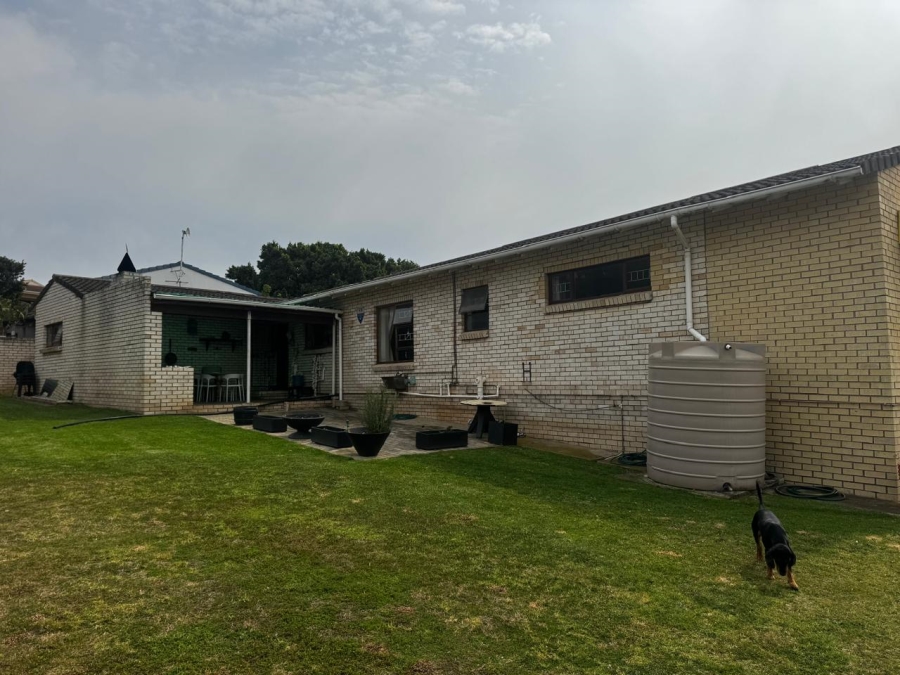 3 Bedroom Property for Sale in Wavecrest Eastern Cape